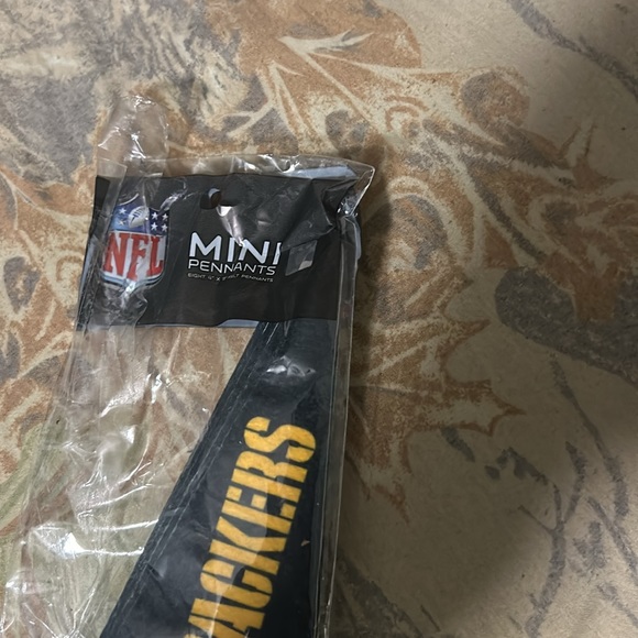 3/25$ Mini Green Bay Packers Pennants - Picture 2 of 3